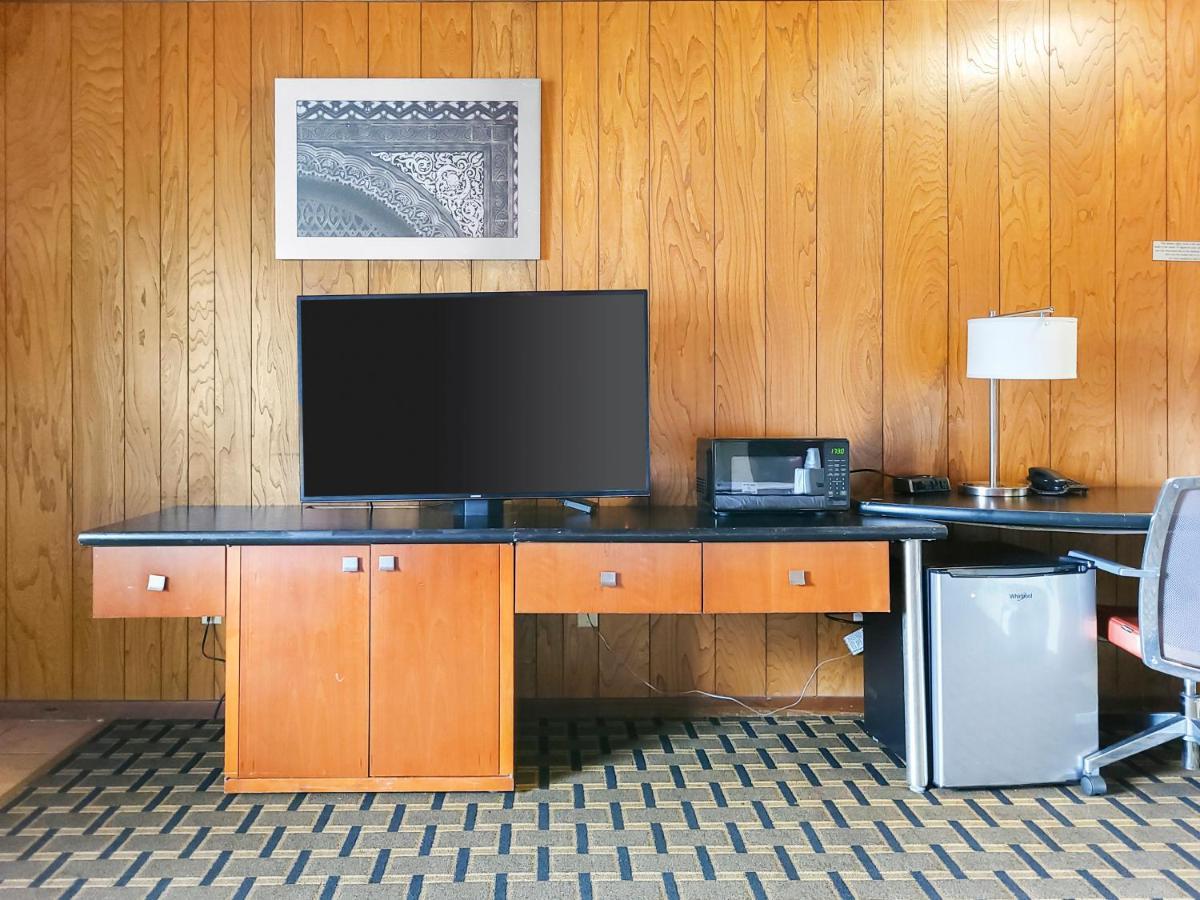 Americas Best Value Inn Hinckley Exterior photo